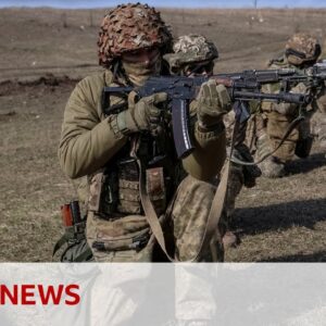 Eastern Ukraine residents brace for Russian advance | BBC News