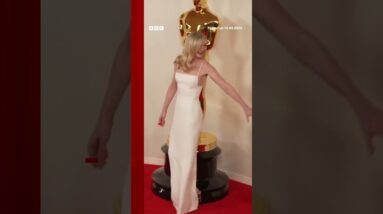 Styling it out like a pro. #Oscars #Shorts #BBCNews