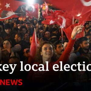 Turkish opposition party beats Erdogan in local elections | BBC News