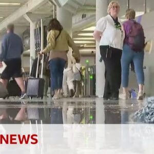 Heavy rain in Majorca suspends flights | BBC News