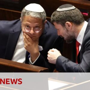 Two Israeli ministers threaten to resign over Gaza ceasefire plan | BBC News