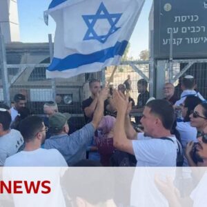 Israeli protesters enter army base after soldiers held over Gaza detainee abuse | BBC News