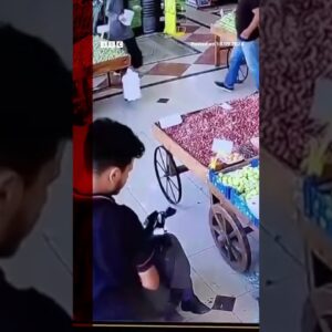 Video appears to show pager explosion at Lebanon supermarket. #Hezbollah #Israel #BBCNews