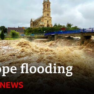 Polish city urged to evacuate as floods batter central Europe | BBC News