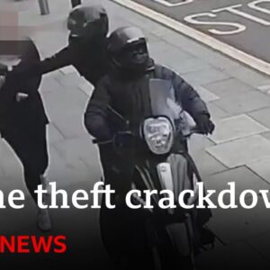 UK police given new powers to tackle ‘industrial-scale’ crime of phone theft | BBC News