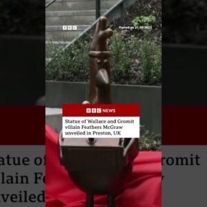 Statue of Wallace and Gromit villain Feathers McGraw unveiled in UK. #WallaceAndGromit #BBCNews