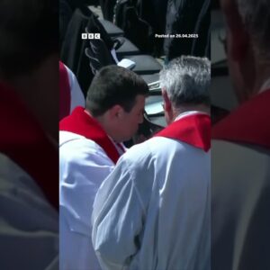 Thousands receive communion at Pope Francis' funeral. #PopeFrancis #BBCNews