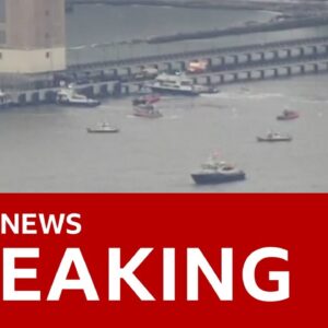 At least one dead in Hudson River helicopter crash in New York | BBC News