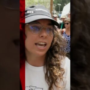 Tourists in Barcelona sprayed with water by protesters. #Barcelona #Spain #BBCNews