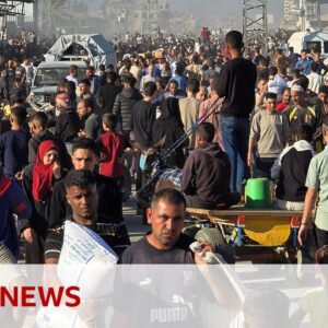 Gaza aid centres close for day as Israel warns roads to sites are 'combat zones' | BBC News