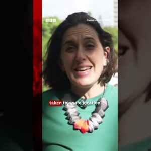 Australia grants Iranian footballers visa after anthem protest. #Football #Iran #Australia #BBCNews