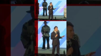 Macron interrupts speaker to ask for silence.#EmmanuelMacron #AfricaForwardSummit #BBCNews