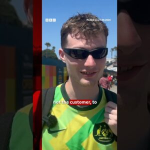International fans visiting the US for the World Cup react to tipping culture. #BBCNews