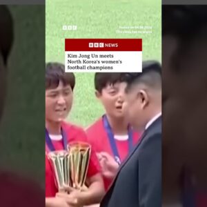Kim Jong Un meets North Korea's women's football champions. #BBCNews