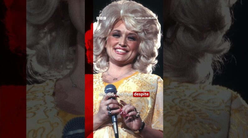 Fans lay flowers in tribute to Dolly Parton. #DollyParton #Nashville #Country #Music #BBCNews