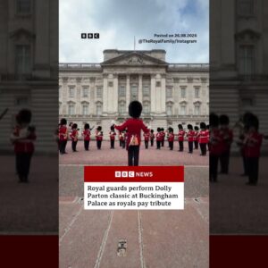 Royal guards perform Dolly Parton classic at Buckingham Palace. #DollyParton #RoyalFamily #BBCNews