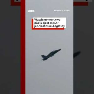 Watch moment two pilots eject as RAF jet crashes in Anglesey, Wales. #Wales #RAF #BBCNews